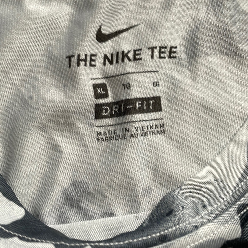 Grey/White/Black The Nike Tee Dri-Fit